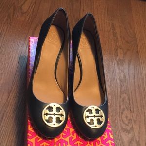Tory Burch | Chelsea Logo Medallion Wedge